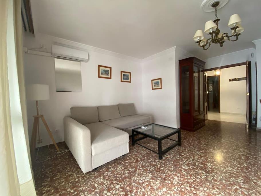 Funcional Piso 4 Dormitorios Frente A Santa Justa Siviglia Esterno foto